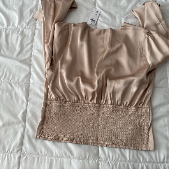 Abercrombie & Fitch Champagne Long-Sleeve Satin Puff Sleeve Top - Picture 4 of 5